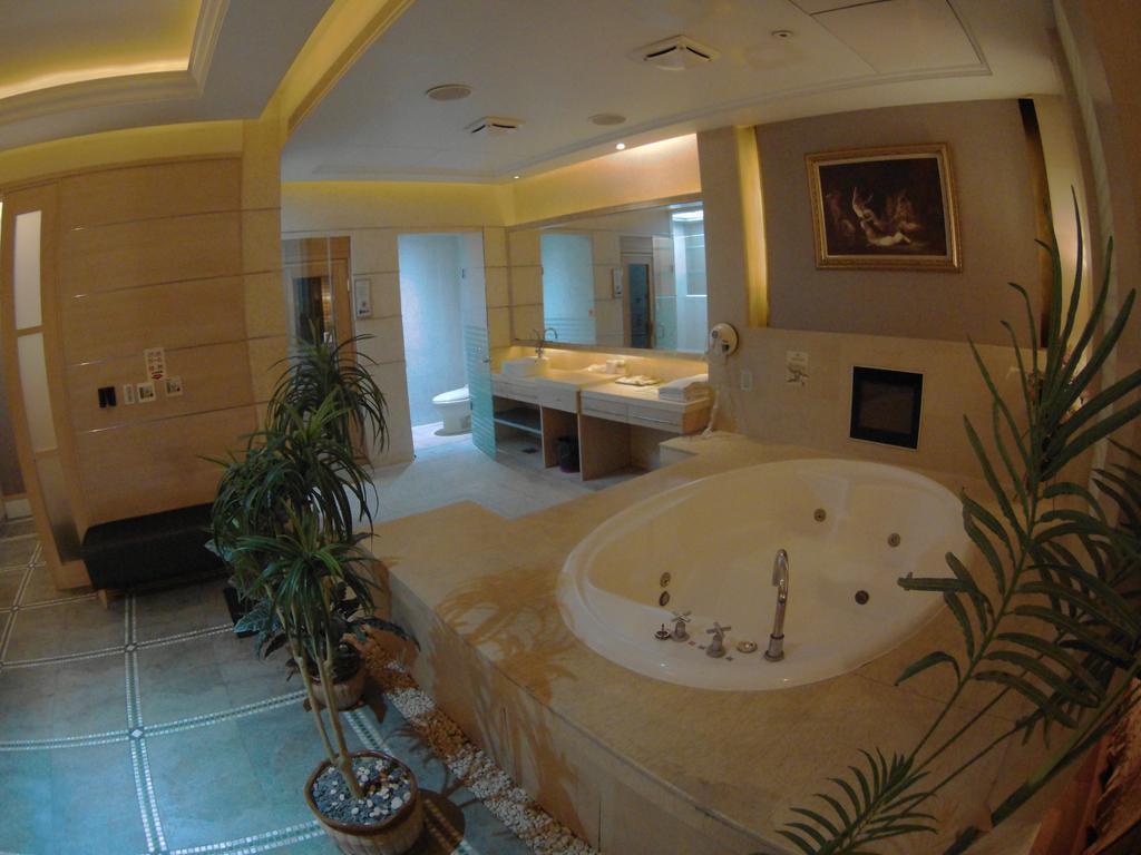 Changsing Business Motel Tainan Eksteriør billede